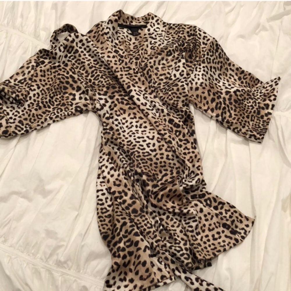 Victoria's Secret silk feel Kimono Leopard Robe